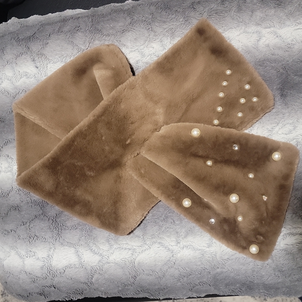 NWT pearl scarf